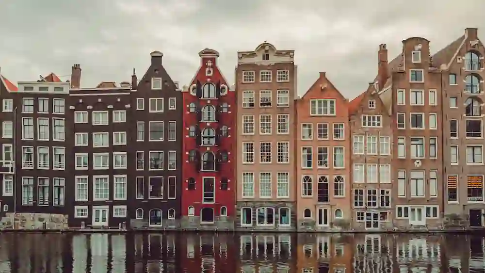 Current time in Amsterdam