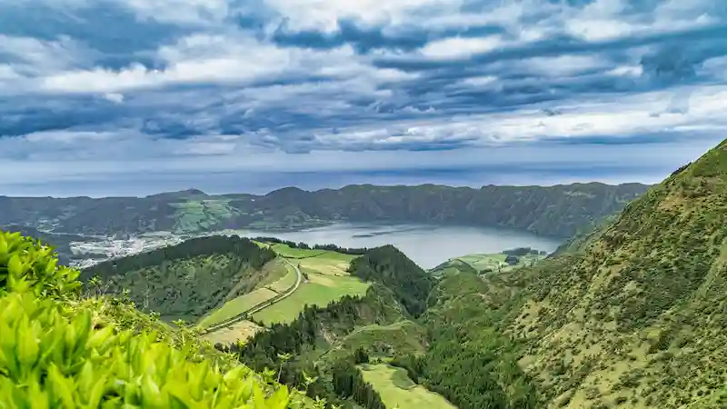 Current time in Azores