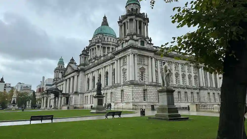 Current time in Belfast  🇬🇧