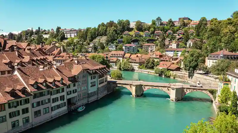 Current time in Bern