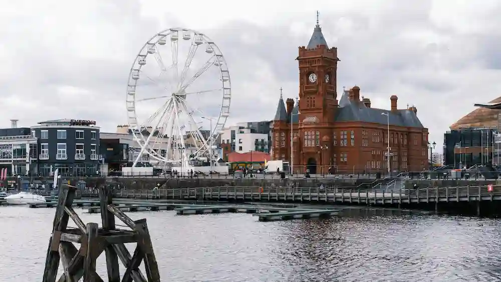 Current time in Cardiff 🏴󠁧󠁢󠁷󠁬󠁳󠁿