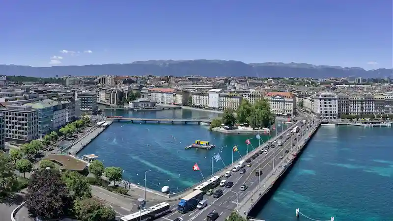 Current time in Geneva