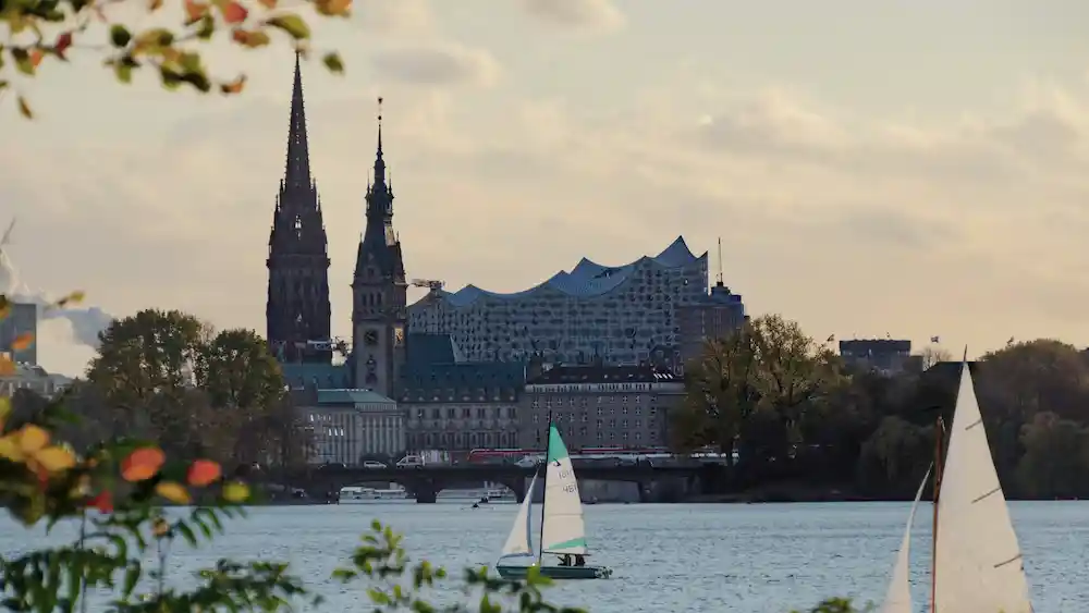 Current time in Hamburg