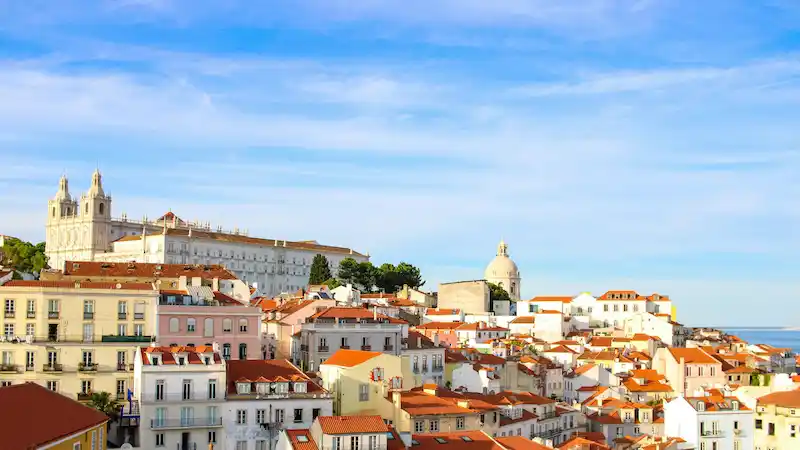 Current time in Lisbon