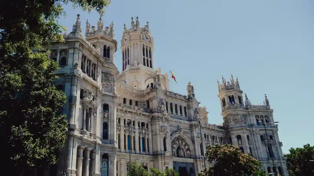 Current time in Madrid