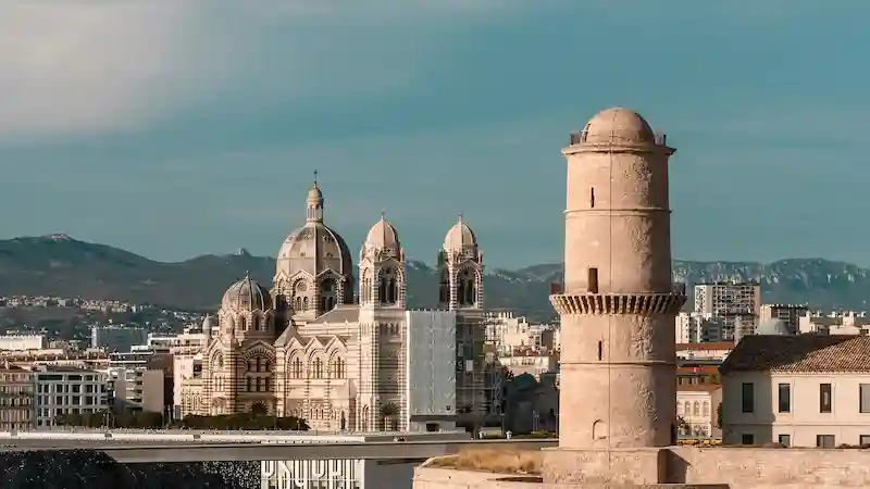 Current time in Marseille
