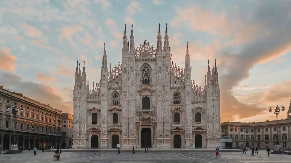 Current time in Milan