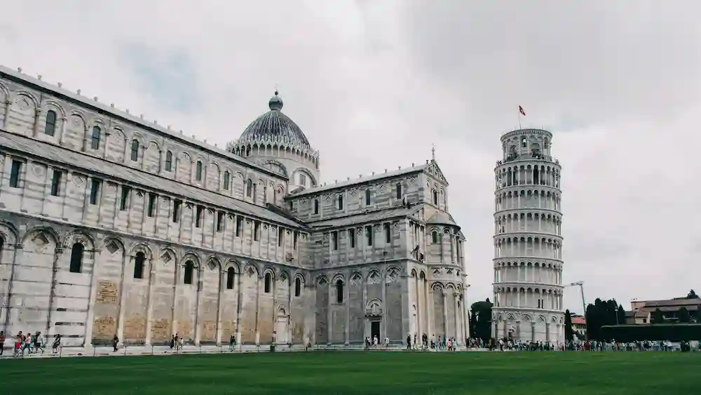 Current time in Pisa