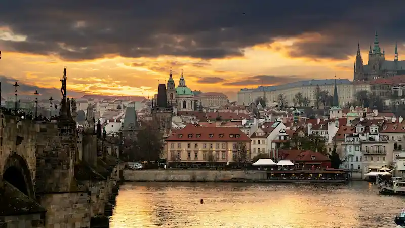 Current time in Prague