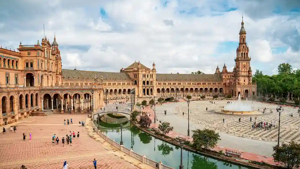 Current time in Sevilla