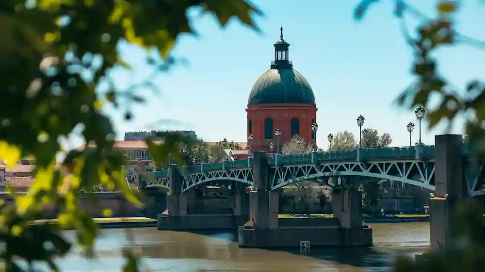 Current time in Toulouse