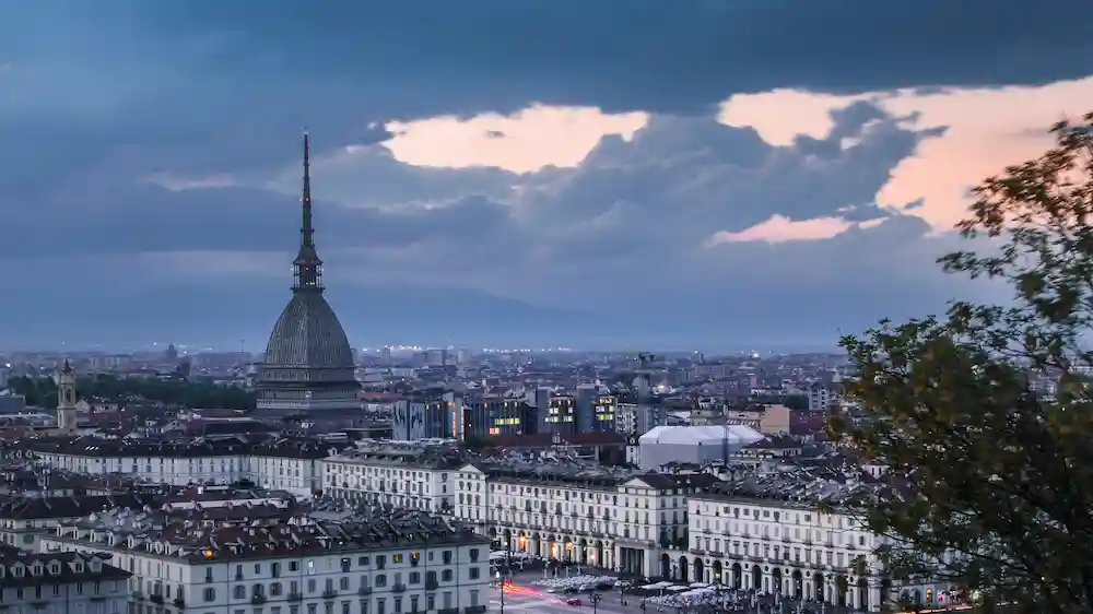 Current time in Turin