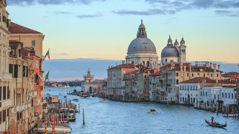 Current time in Venice
