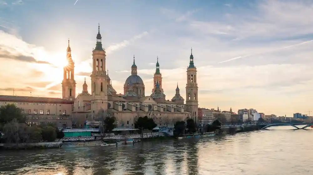 Current time in Zaragoza