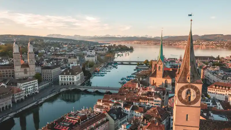 Current time in Zurich